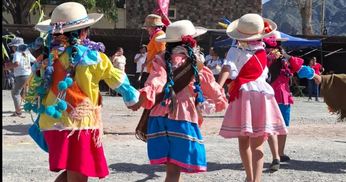 Anuncian la eleccioacuten de la Coyita y la Mini Coyita Donosa en Tumbaya