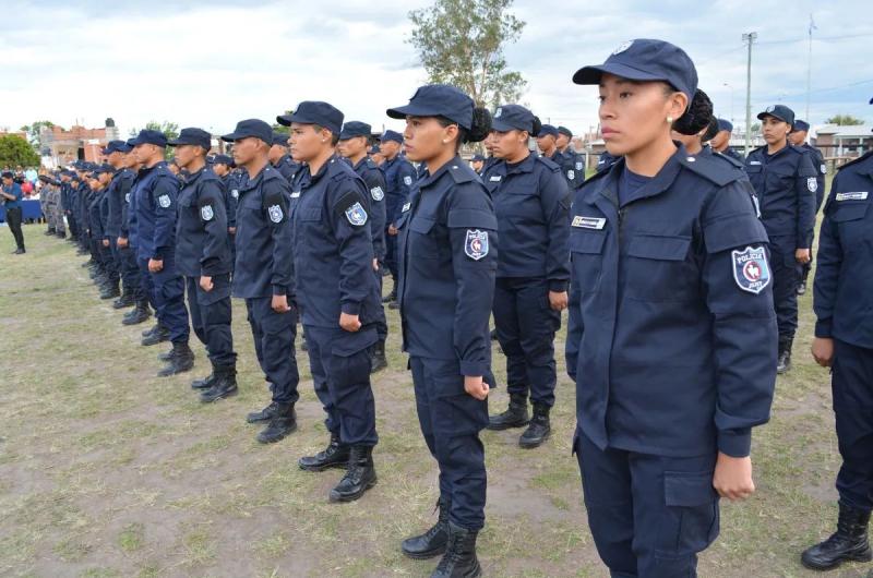 Oficiales incorporados en enero accedieron a su primer sueldo