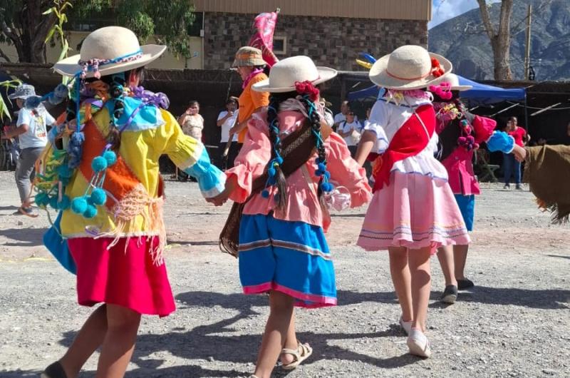 Anuncian la eleccioacuten de la Coyita y la Mini Coyita Donosa en Tumbaya