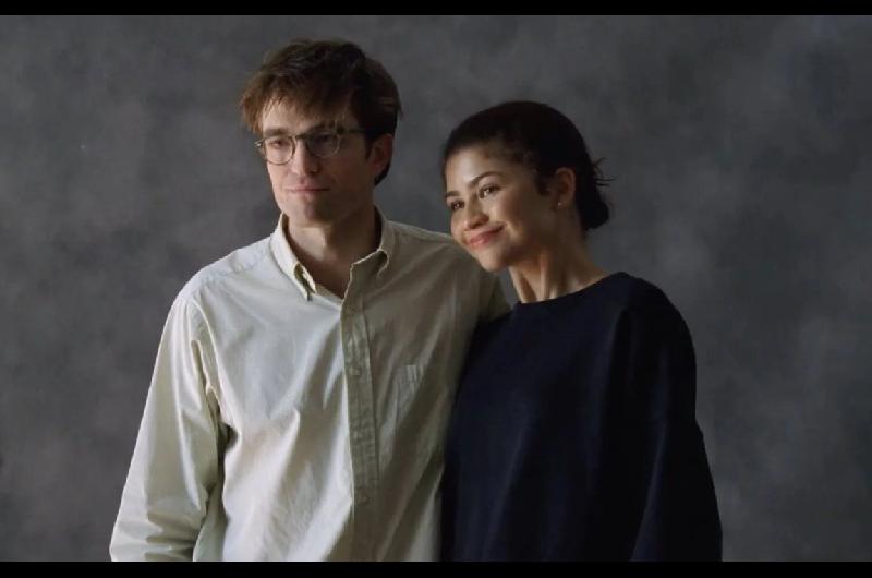 Robert Pattinson y Zendaya protagonizan ldquoThe Dramardquo- de queacute trata 