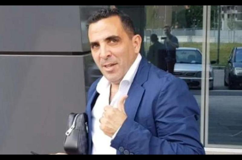 Ladroacuten y vaciador- escrache masivo al agente que se llevoacute a la joya de River y desatoacute una guerra en el fuacutetbol