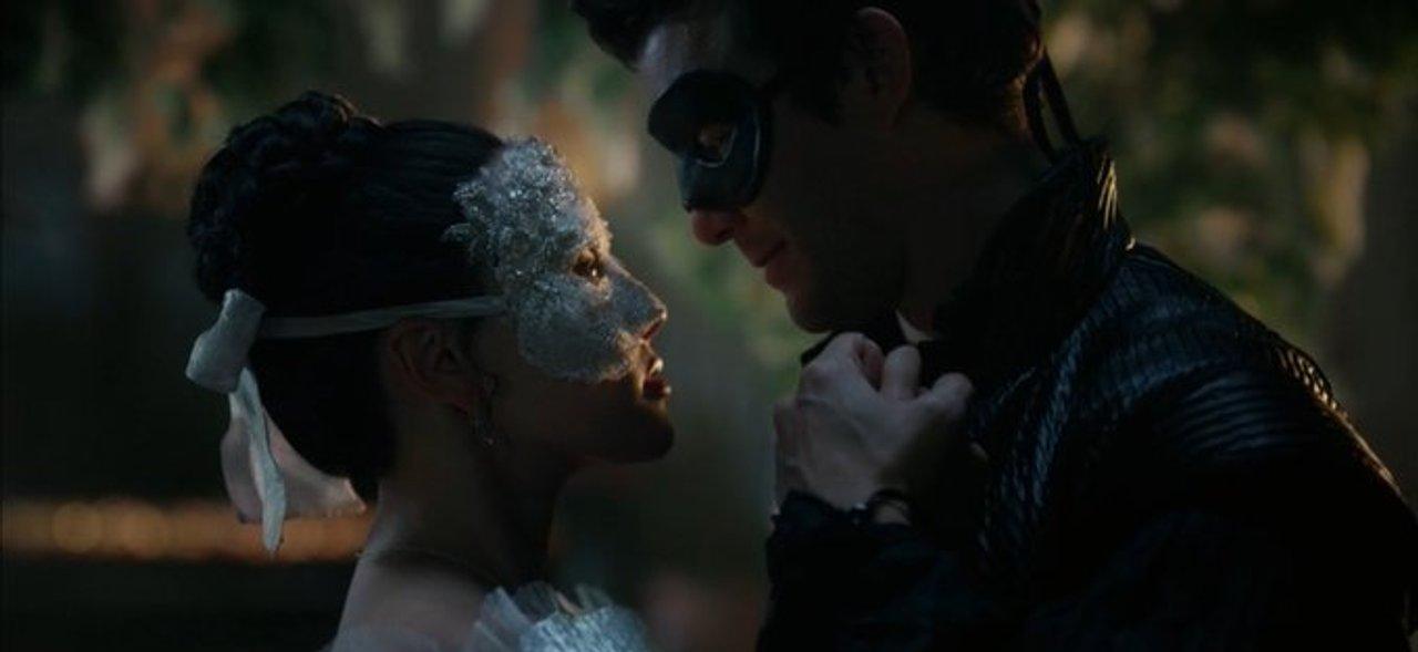 Netflix lanzoacute el avance de la segunda parte de Bridgerton 4 y sube la tensioacuten romaacutentica