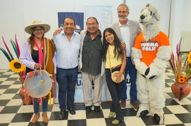 Con Wara Calpanchay y Tomaacutes Lipaacuten se realiza el Purma Folk