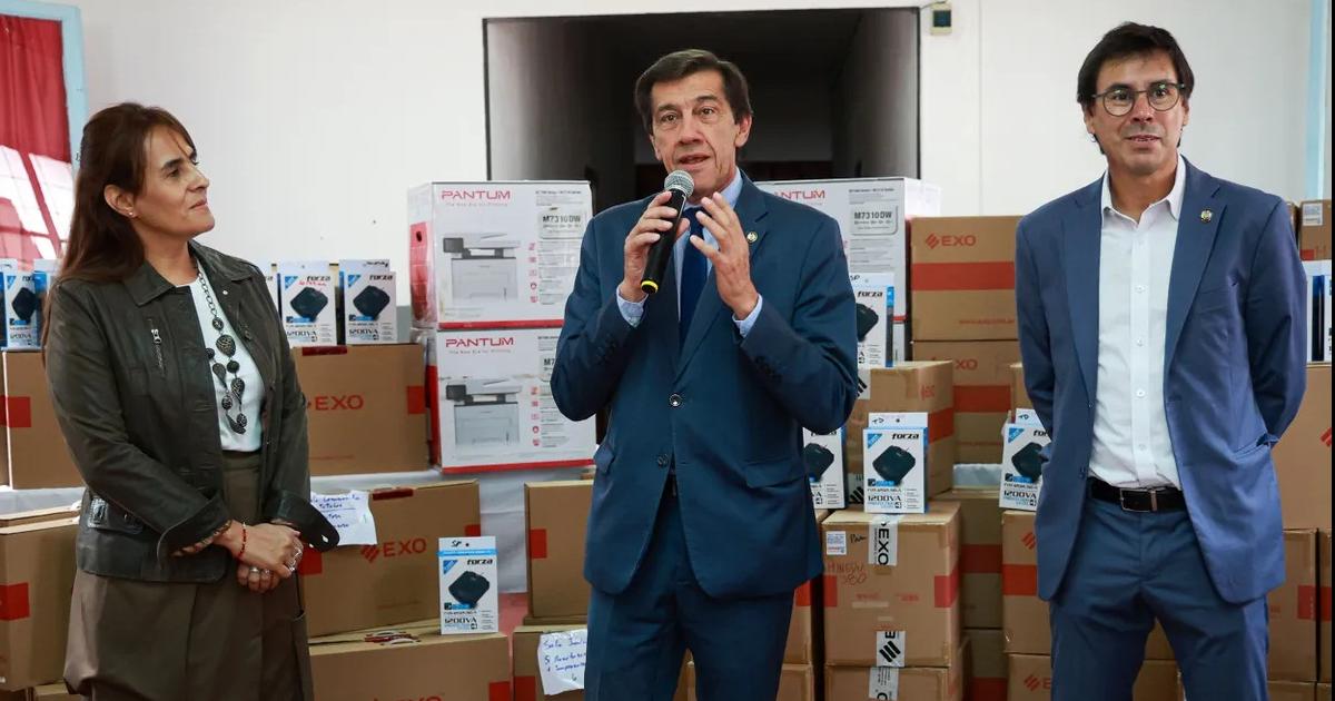 Maacutes equipamiento tecnoloacutegico para oficinas del Ministerio de Educacioacuten