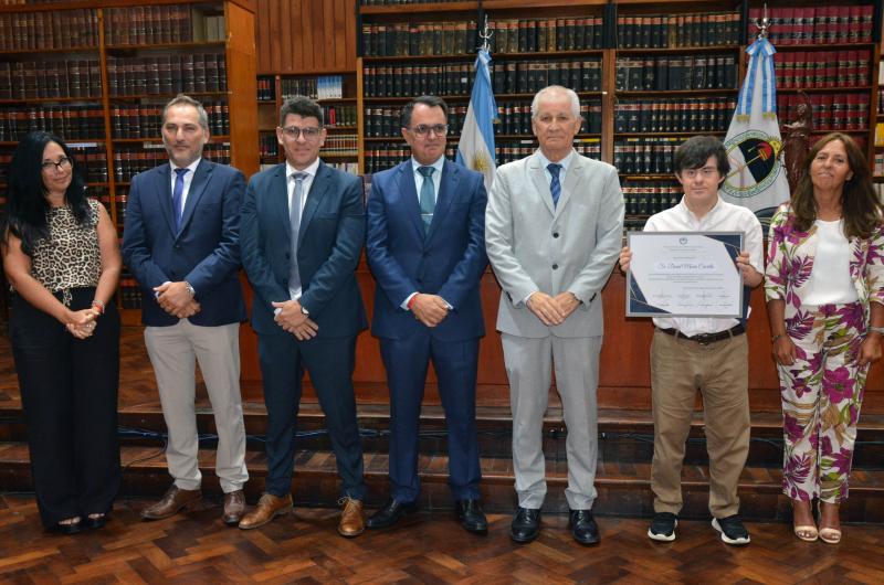 Reconocimiento a David Mariacutea Carrillo en la SCJ