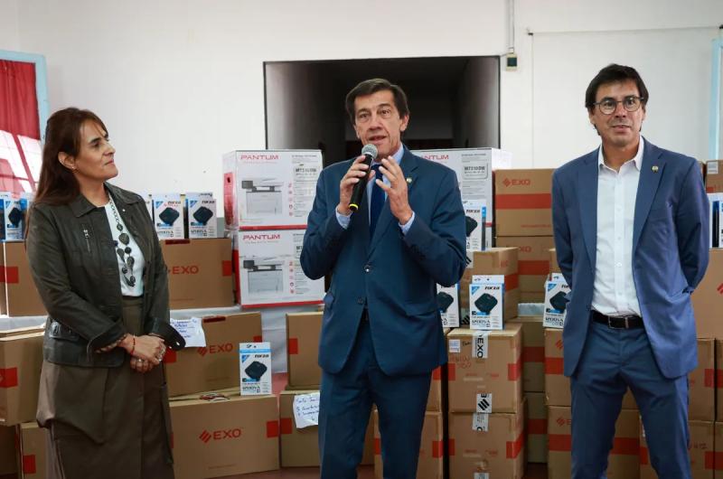 Maacutes equipamiento tecnoloacutegico para oficinas del Ministerio de Educacioacuten