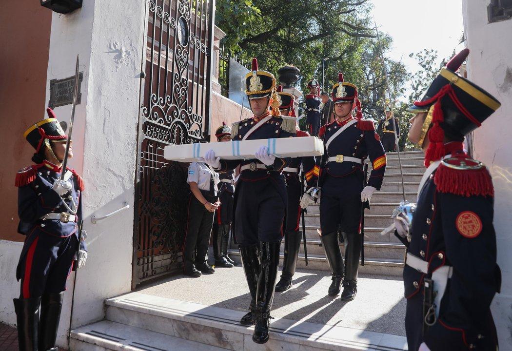 Comenzoacute el traslado del sable corvo de San Martiacuten al Regimiento de Granaderos