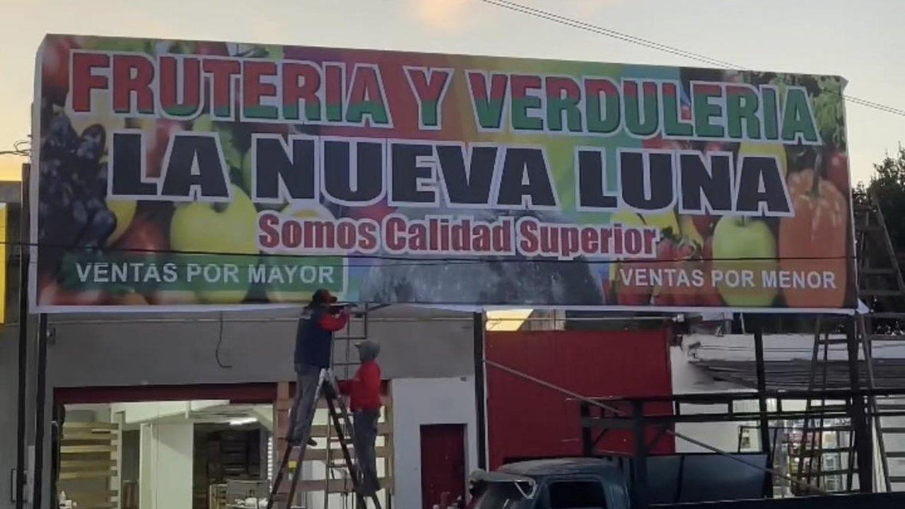 Inauguran verduleriacutea en Loma Hermosa con precios retro- venden el kilo de papa de cebolla y de tomate a 100
