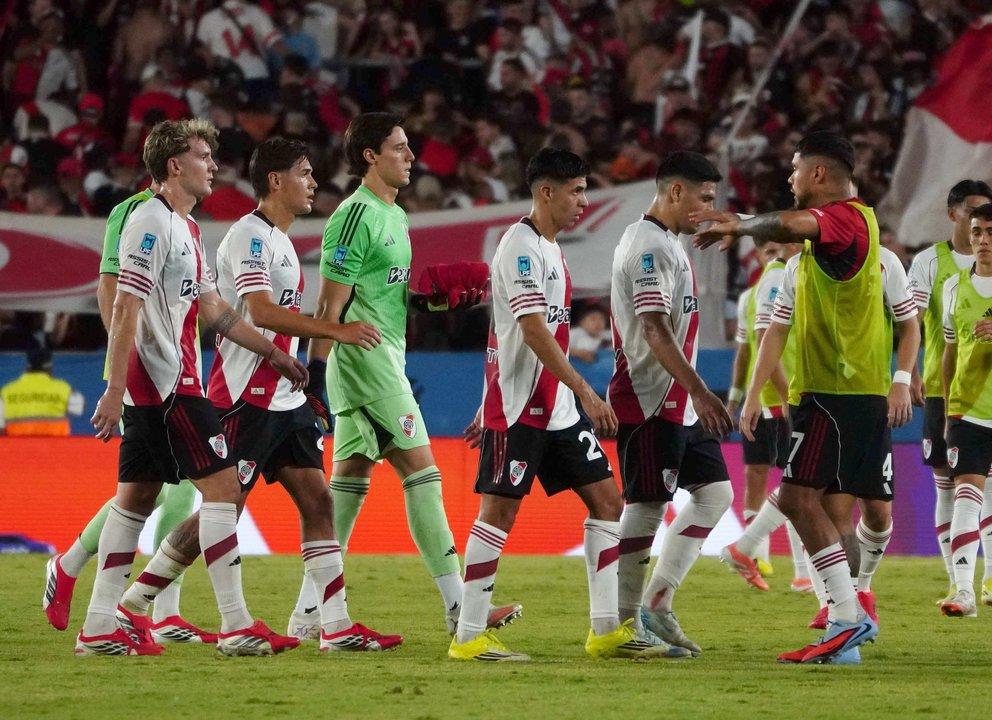 Hinchas enfurecidos con el dream team y la dirigencia de River