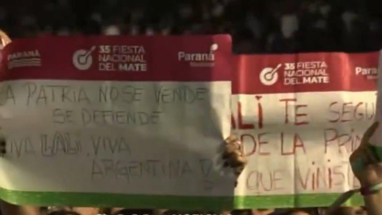 Enojo yerbatero llegoacute al escenario- insultaron a Milei en Fiesta del Mate en medio de desregulacioacuten del sector