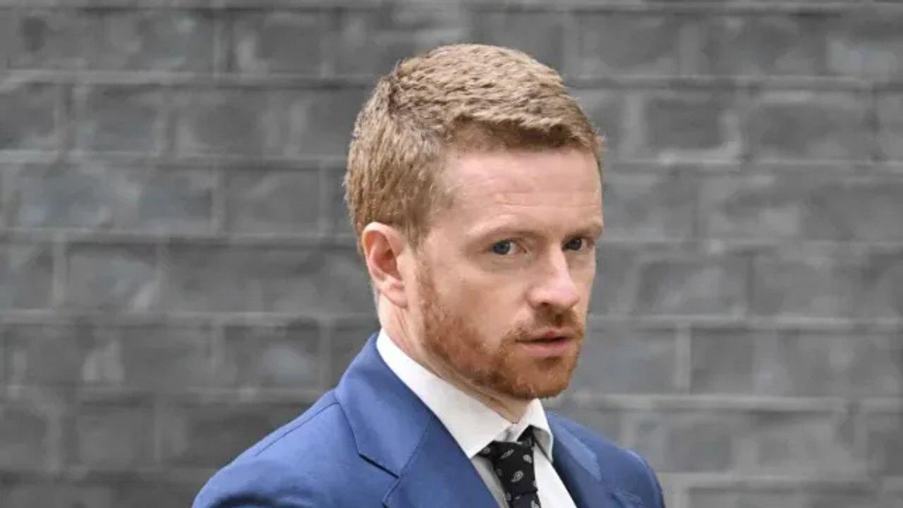 El jefe de Gabinete del primer ministro britaacutenico renuncioacute salpicado por el caso Epstein