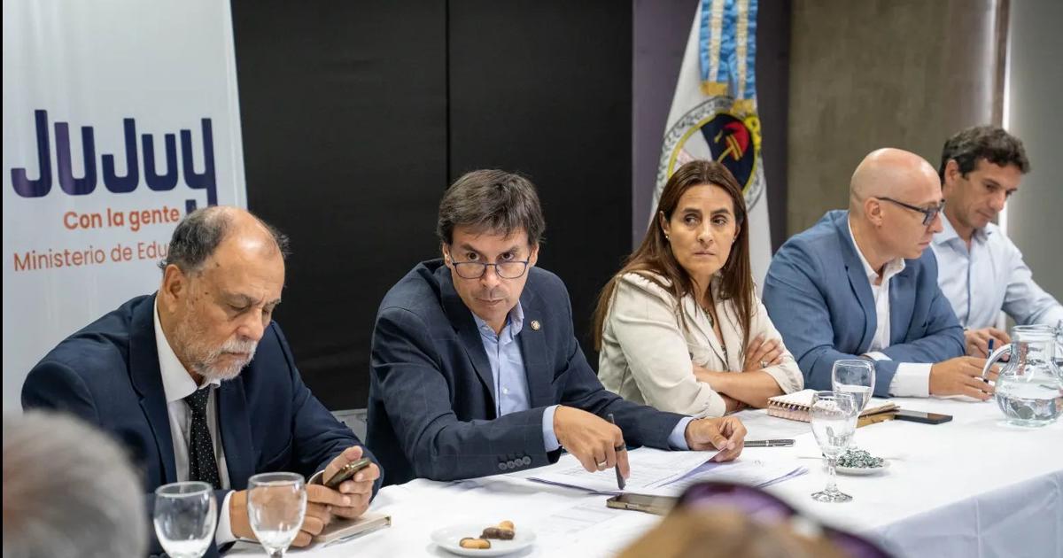 El Gobierno propuso 10-en-porciento- de aumento y un bono a docentes