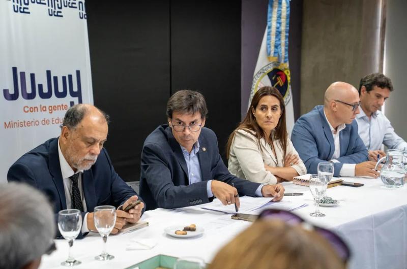 El Gobierno propuso 10-en-porciento- de aumento y un bono a docentes