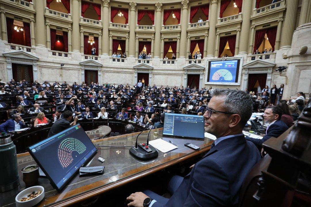 En una sesioacuten caldeada el Gobierno sacoacute pecho y aproboacute con autoridad dos leyes clave en Diputados