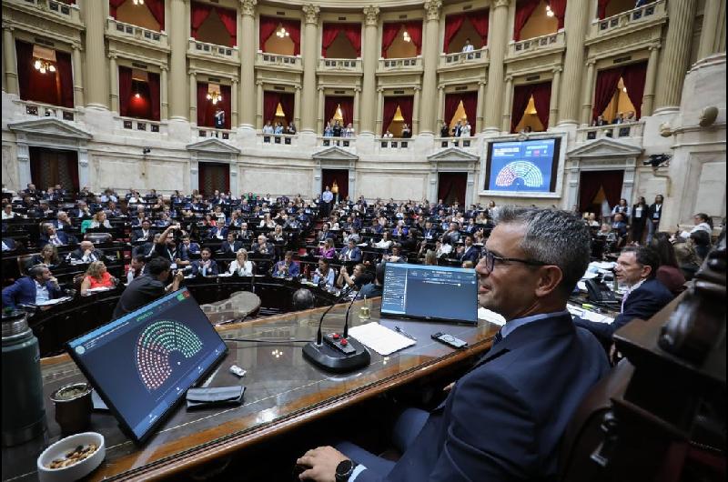 En una sesioacuten caldeada el Gobierno sacoacute pecho y aproboacute con autoridad dos leyes clave en Diputados