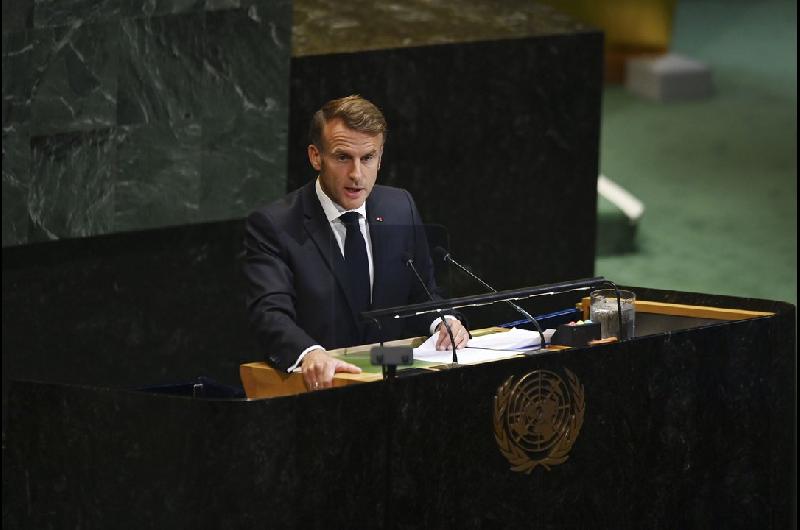 Macron pide que culpables de actos antisemitas y racistas no puedan ser elegidos para cargos puacuteblicos