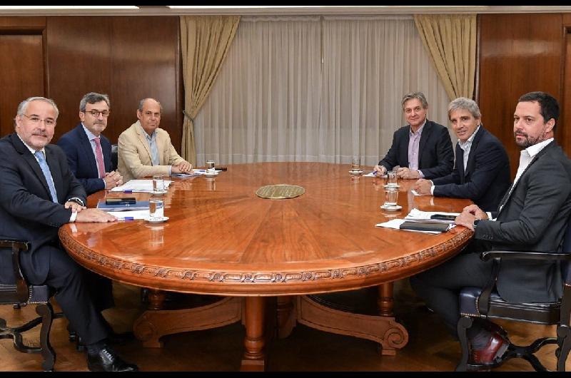 Luis Caputo mantuvo una ldquoexcelenterdquo reunioacuten con la cuacutepula de la UIA- de queacute hablaron