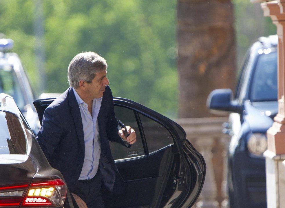 Luis Caputo busca recuperar terreno tras perder espacio en la mesa poliacutetica del gobierno