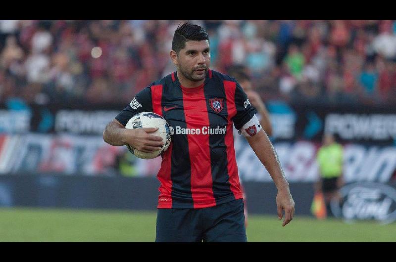 San Lorenzo suspendioacute por un antildeo como socio a Neacutestor Ortigoza