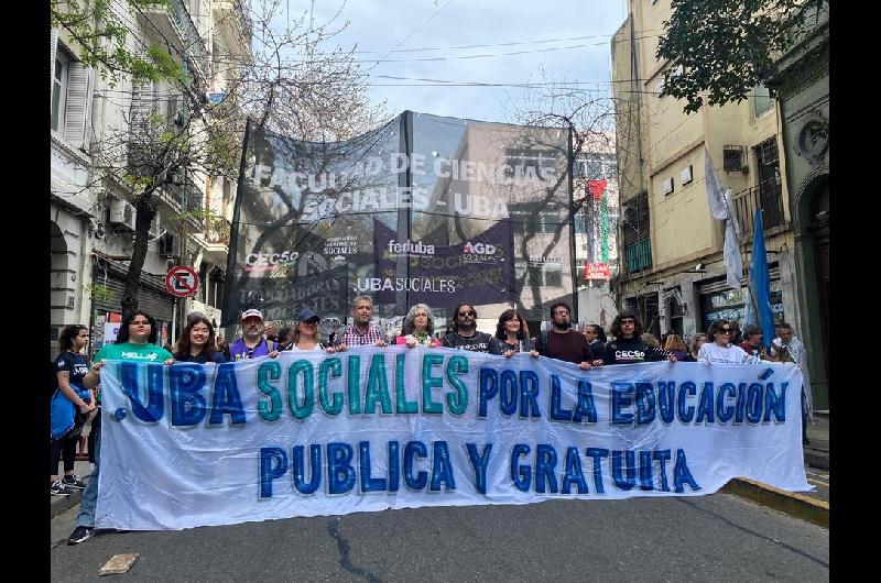 Escaacutendalo en Cancilleriacutea- pagan la hora de clase con cifras que triplican el salario docente universitario