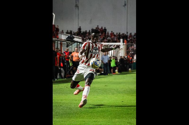Instituto le ganoacute a Central Coacuterdoba por 2-0 y sumoacute su primer triunfo en el Torneo Apertura 2026