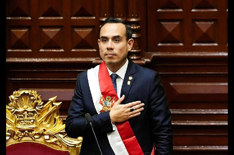 El presidente de Peruacute niega cualquier delito antes de un voto de destitucioacuten del Congreso