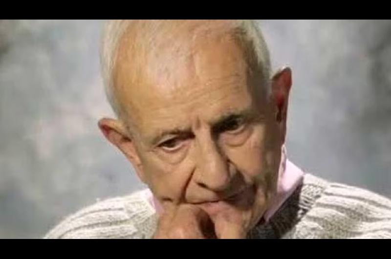 Murioacute Juan Carlos Desanzo director de Eva Peroacuten y El Polaquito a los 88 antildeos