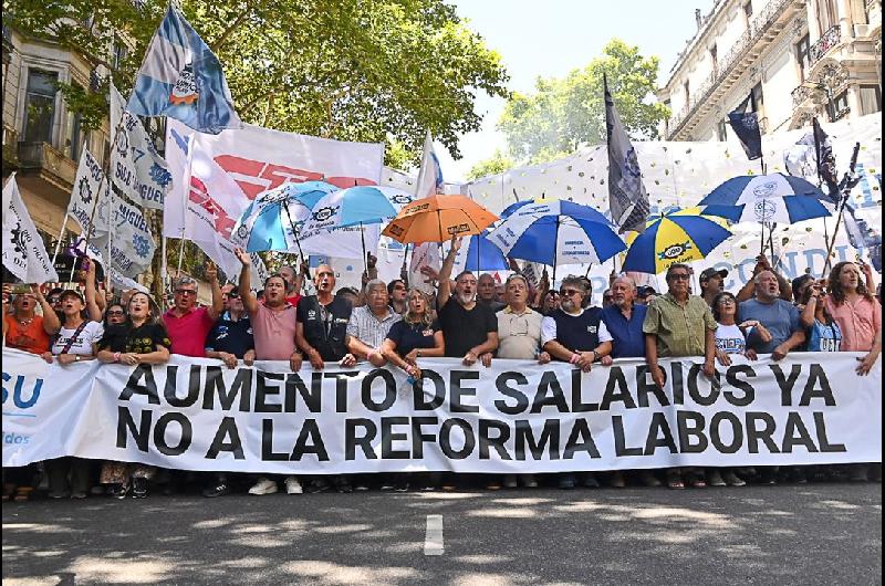 Gremios ldquodurosrdquo de la CGT y las CTA ademaacutes de parar haraacuten una marcha al Congreso