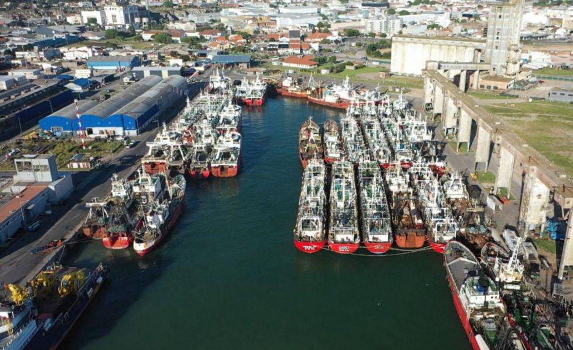 Paro nacional por 48 horas desde la medianoche de conductores navales contra la reforma laboral de Milei