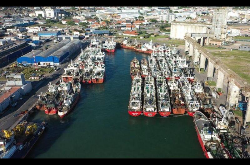Paro nacional por 48 horas desde la medianoche de conductores navales contra la reforma laboral de Milei