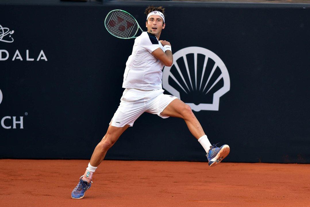 Tomaacutes Etcheverry le ganoacute a Vilius Gaubas y estaacute en cuartos de final del ATP de Rio