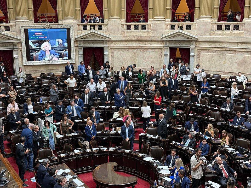 Diputados vota la reforma laboral en una sesioacuten tensa y marcada por escaacutendalos