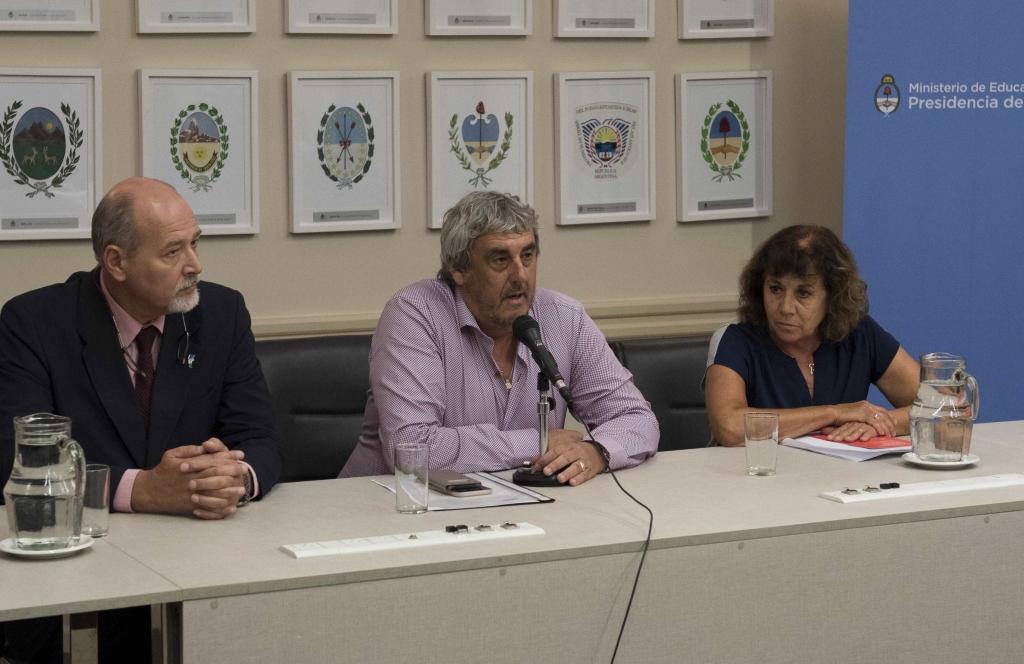 Gremios docentes alertan que ldquocorre riesgo el inicio de clasesrdquo si el Gobierno no convoca a paritarias
