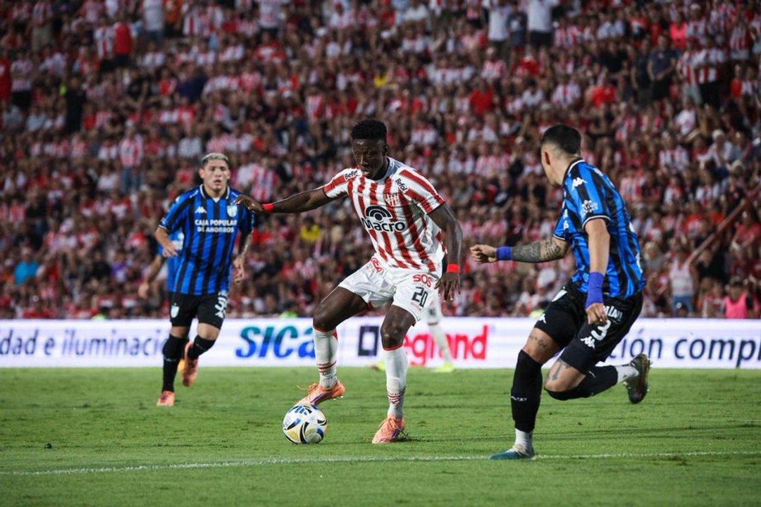 Agoacutenico triunfo de Instituto ante Atleacutetico Tucumaacuten por el Torneo Apertura