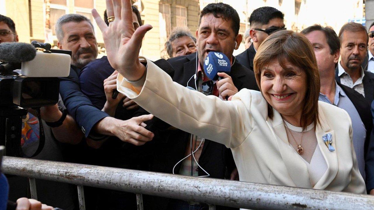 ldquoCambia de cuajo el modelo sindicalrdquo- Bullrich defendioacute el acuerdo poliacutetico que sostuvo la reforma laboral