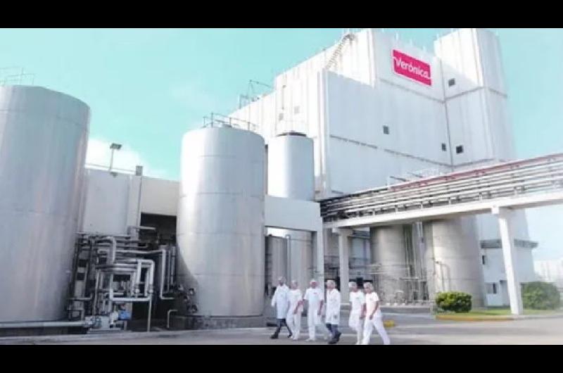 Crece la incertidumbre por la continuidad de Laacutecteos Veroacutenica- plantas paralizadas y salarios adeudados