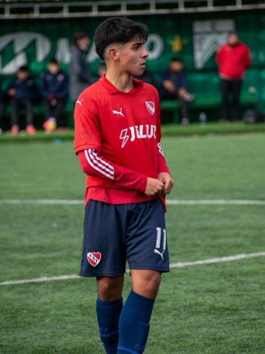 Benjamiacuten Aguumlero celebroacute sus 17 antildeos y recibioacute su primer auto como regalo