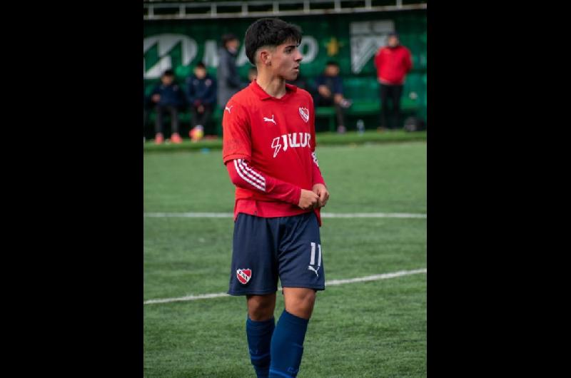 Benjamiacuten Aguumlero celebroacute sus 17 antildeos y recibioacute su primer auto como regalo