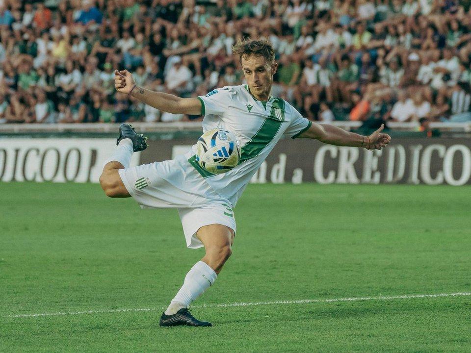 Banfield goleoacute 3-0 a Newellacutes y se metioacute en puestos de clasificacioacuten a los playoffs