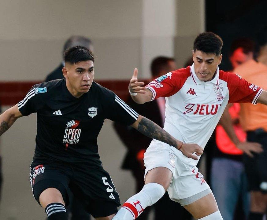Huracaacuten rescatoacute un empate con uno menos como visitante ante Deportivo Riestra
