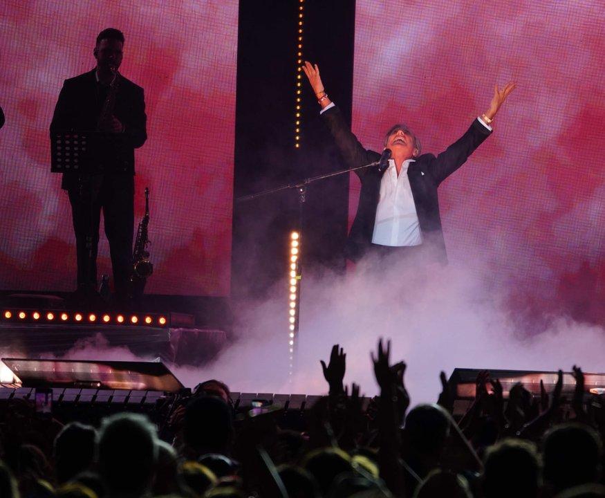 Ricardo Montaner abrioacute su gira mundial en Buenos Aires e hizo vibrar a sus fanaacuteticos