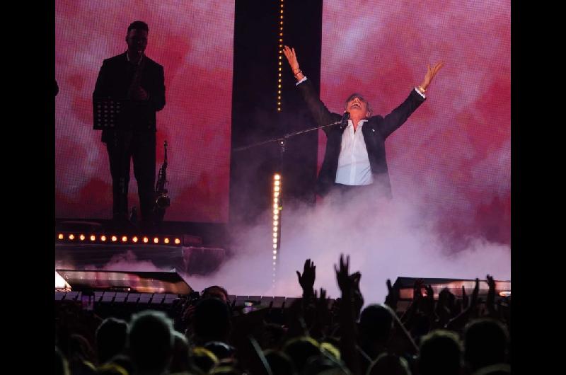 Ricardo Montaner abrioacute su gira mundial en Buenos Aires e hizo vibrar a sus fanaacuteticos