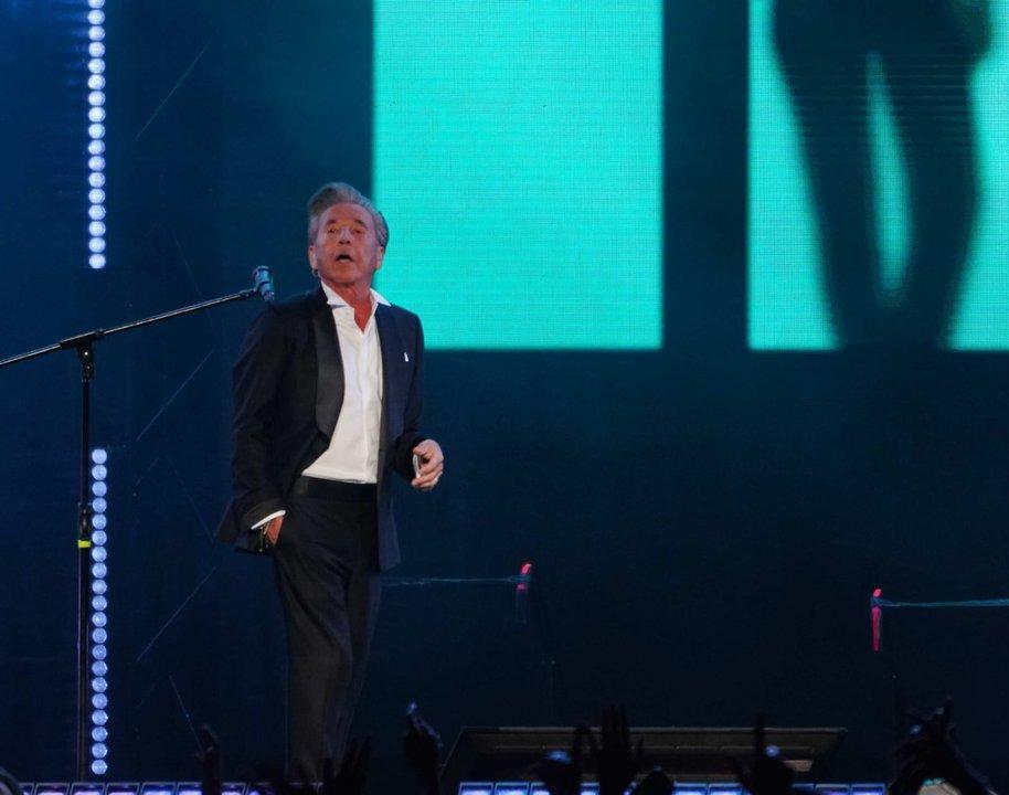 Montaner homenajeoacute a Venezuela en su primer show en la Argentina