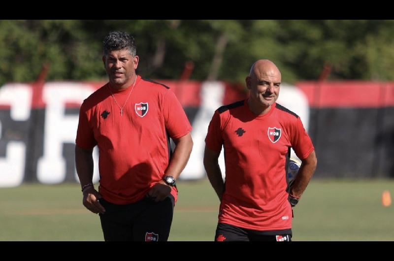Newells echoacute a Favio Orsi y Sergio Goacutemez tras la dura derrota ante Banfield a diacuteas del claacutesico rosarino