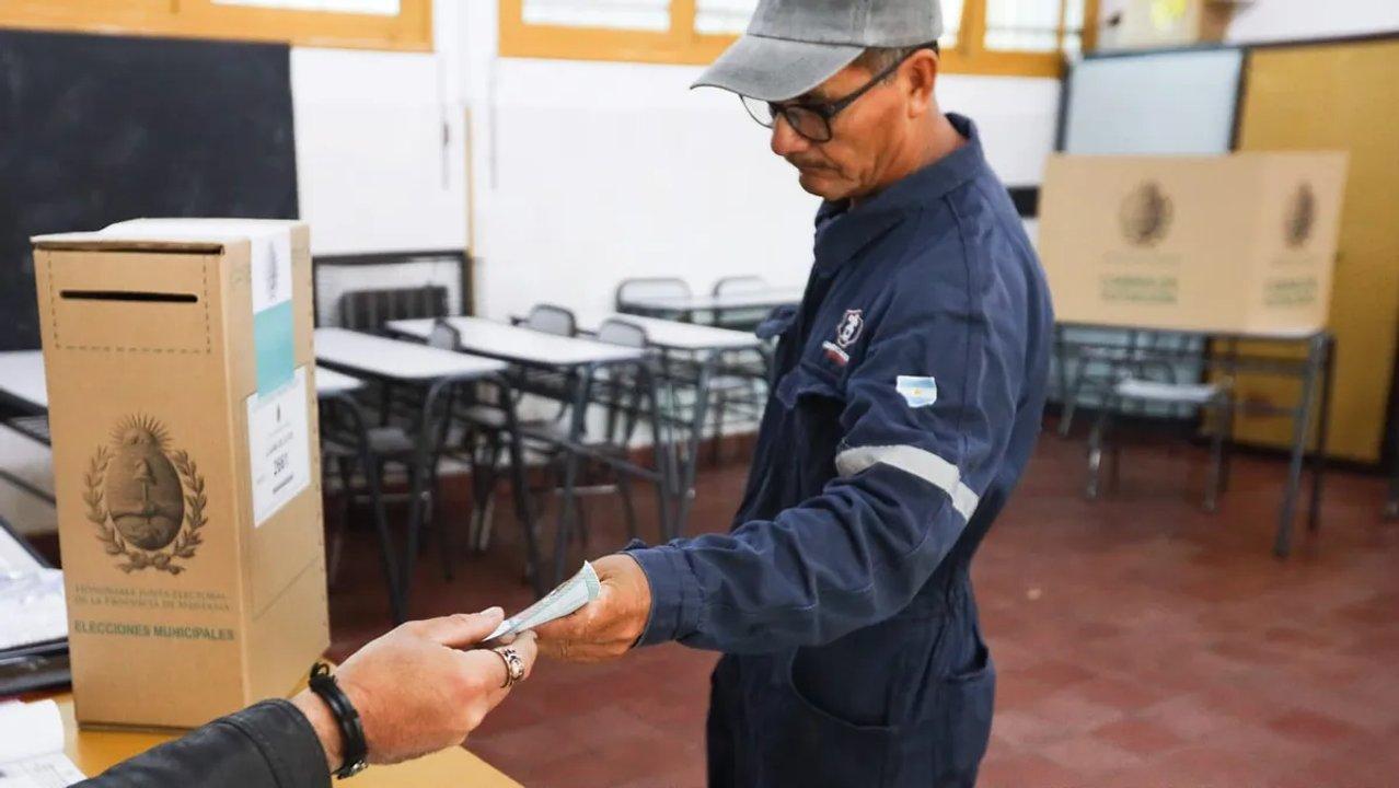 Mendoza vota concejales en seis departamentos con la mira puesta en el nivel de participacioacuten