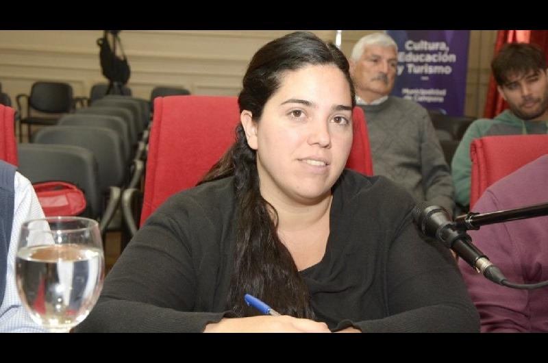 Empresaria de La Caacutempora observada en la UOM