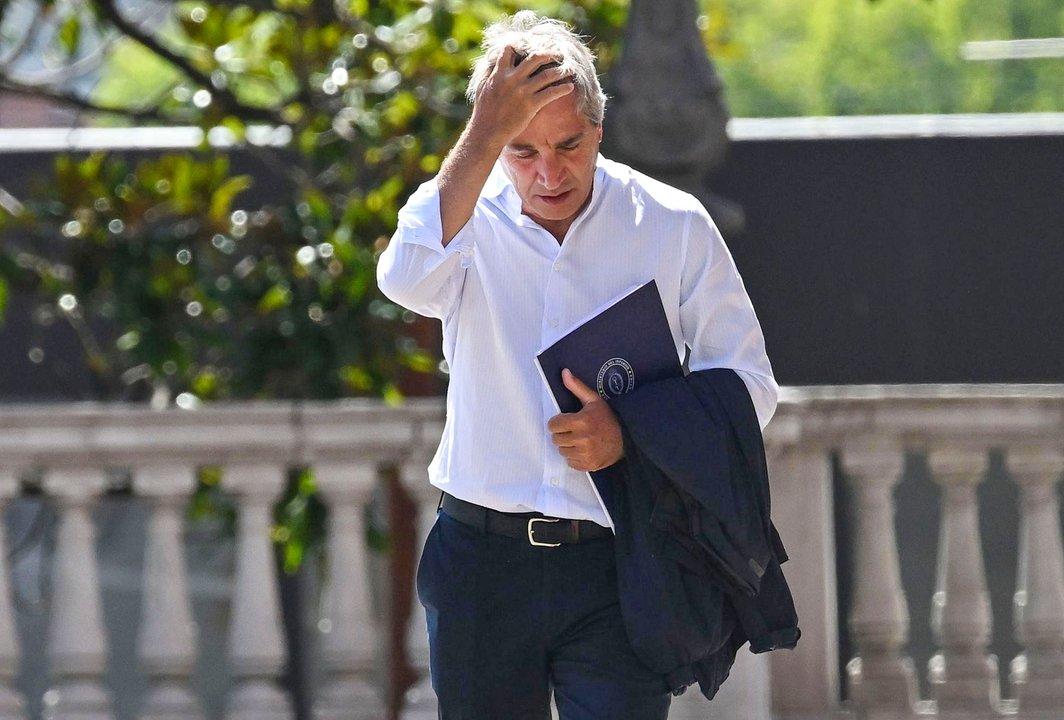 Luis Caputo sale a buscar financiamiento para pagar vencimientos por 72 billones