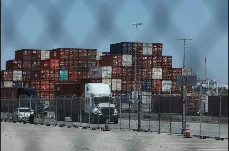 Empezoacute a regir el arancel general del 10-en-porciento- que impuso Estados Unidos a todas las importaciones