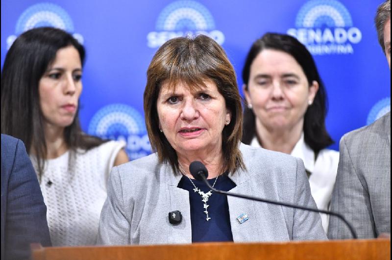 Bullrich criticoacute el paro del fuacutetbol y calificoacute de ldquoridiacuteculardquo la decisioacuten vinculada a la citacioacuten de Tapia