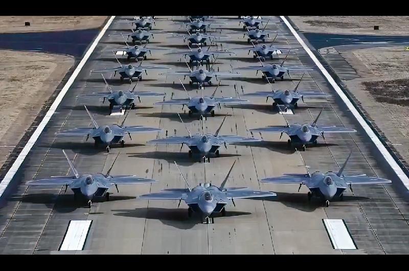 Una docena de cazas estadounidenses F-22 aterrizan en Israel en medio de tensiones regionales